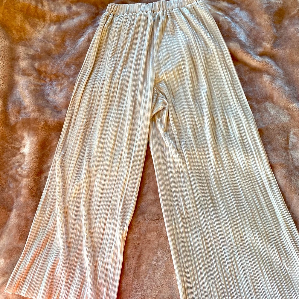 Pastel pink flowy capris pants